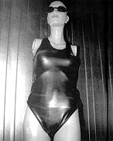 Body aus genähtem Latex