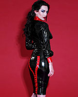 Mistress-Rock aus geklebtem schwarzem Latex mit roter Schnürung